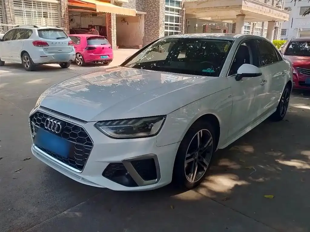 Audi Audi A4L — White