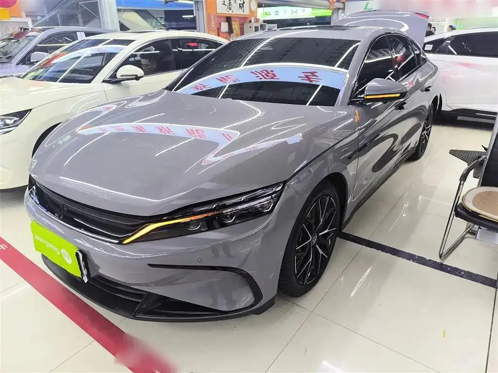 BYD BYD Han — Argenté / Gris