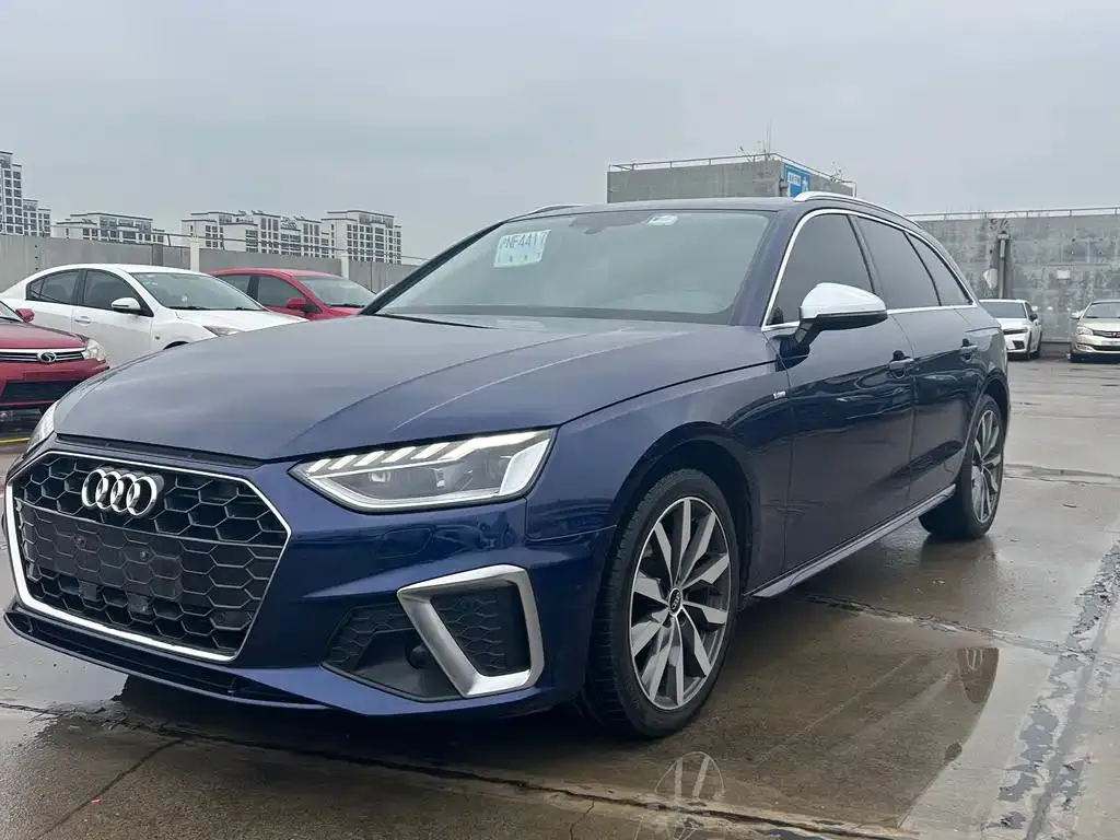 Audi Audi A4 — أزرق