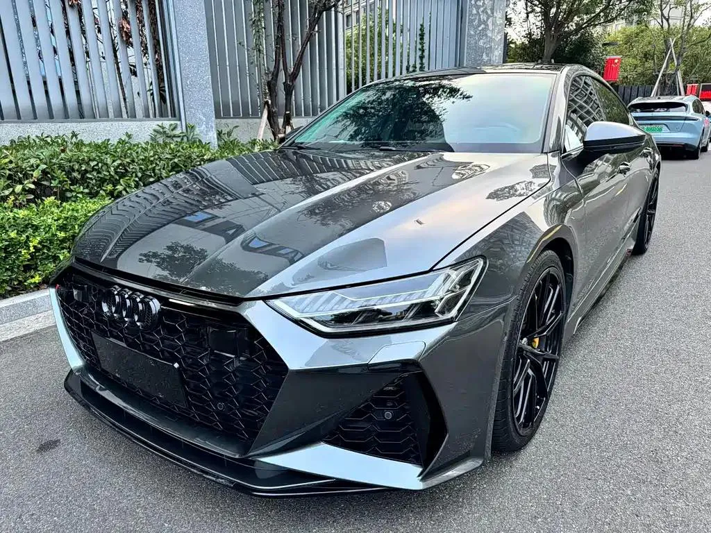 Audi Audi A7 — فضي / رمادي