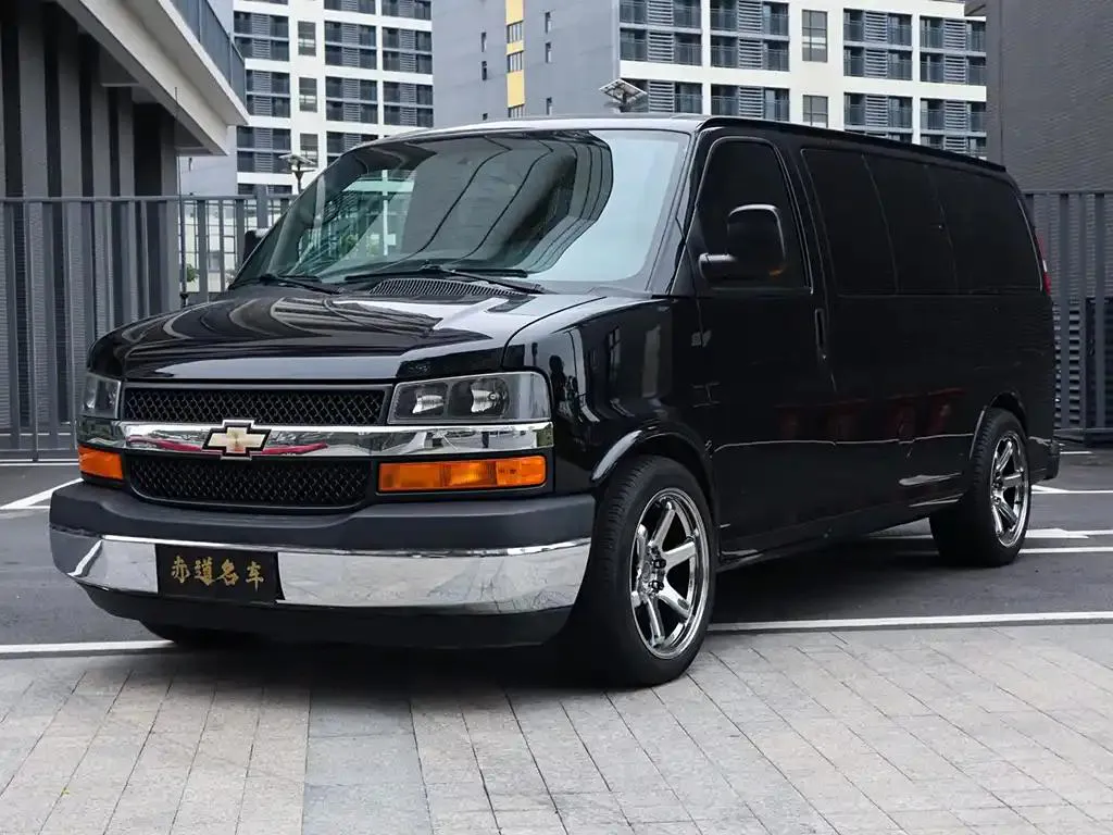 GMC GMC SAVANA — أسود