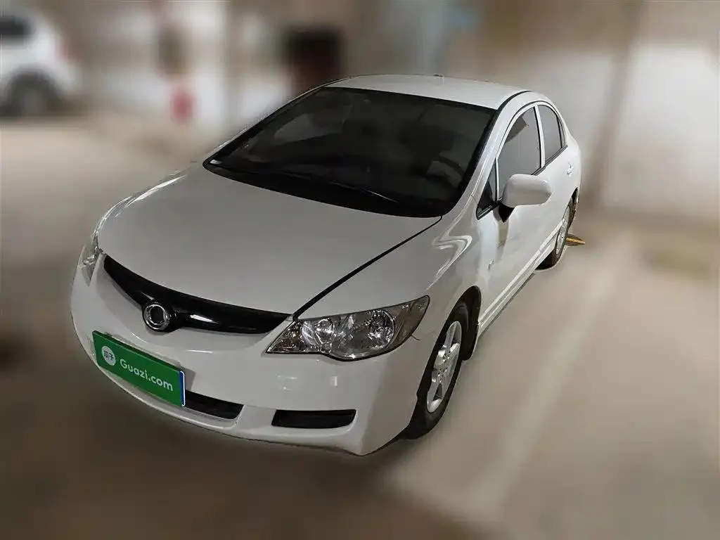 CIIMO CIIMO Honda Ciimo — أبيض