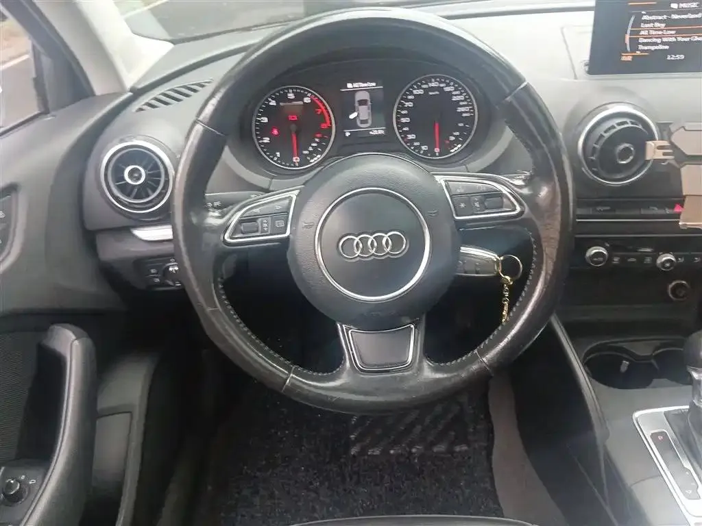 Audi A3 A3 2015 Limousine 35 TFSI Millionth Anniversary Comfort Edition — Voir la photo 3