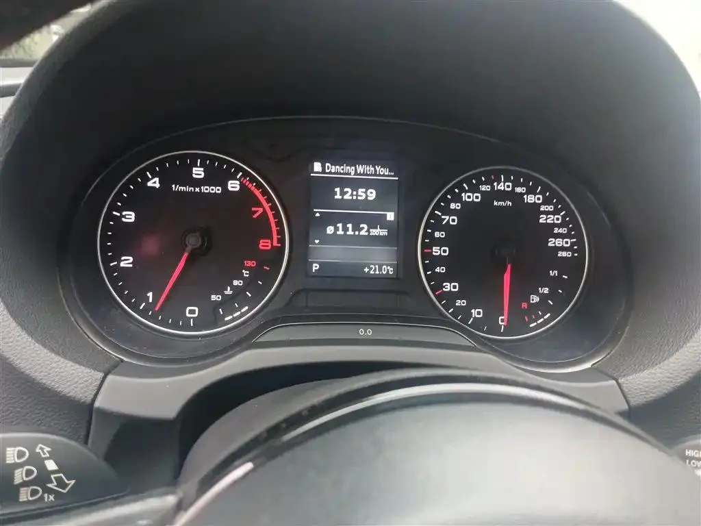 Audi A3 A3 2015 Limousine 35 TFSI Millionth Anniversary Comfort Edition — Voir la photo 4