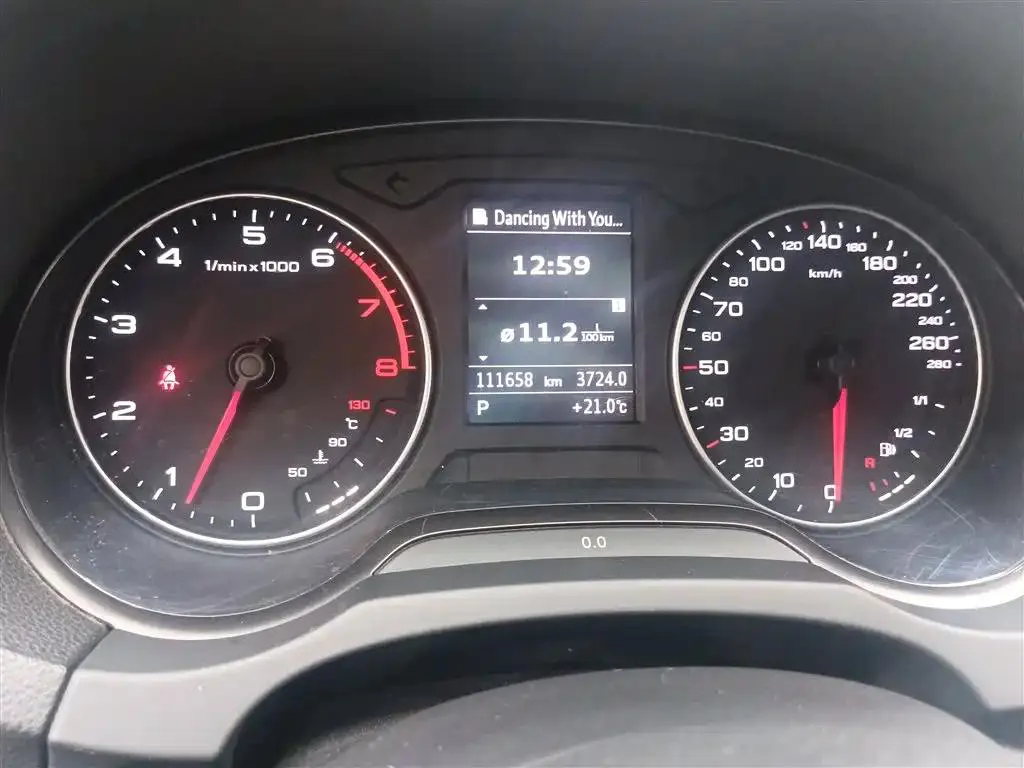Audi A3 A3 2015 Limousine 35 TFSI Millionth Anniversary Comfort Edition — Voir la photo 5