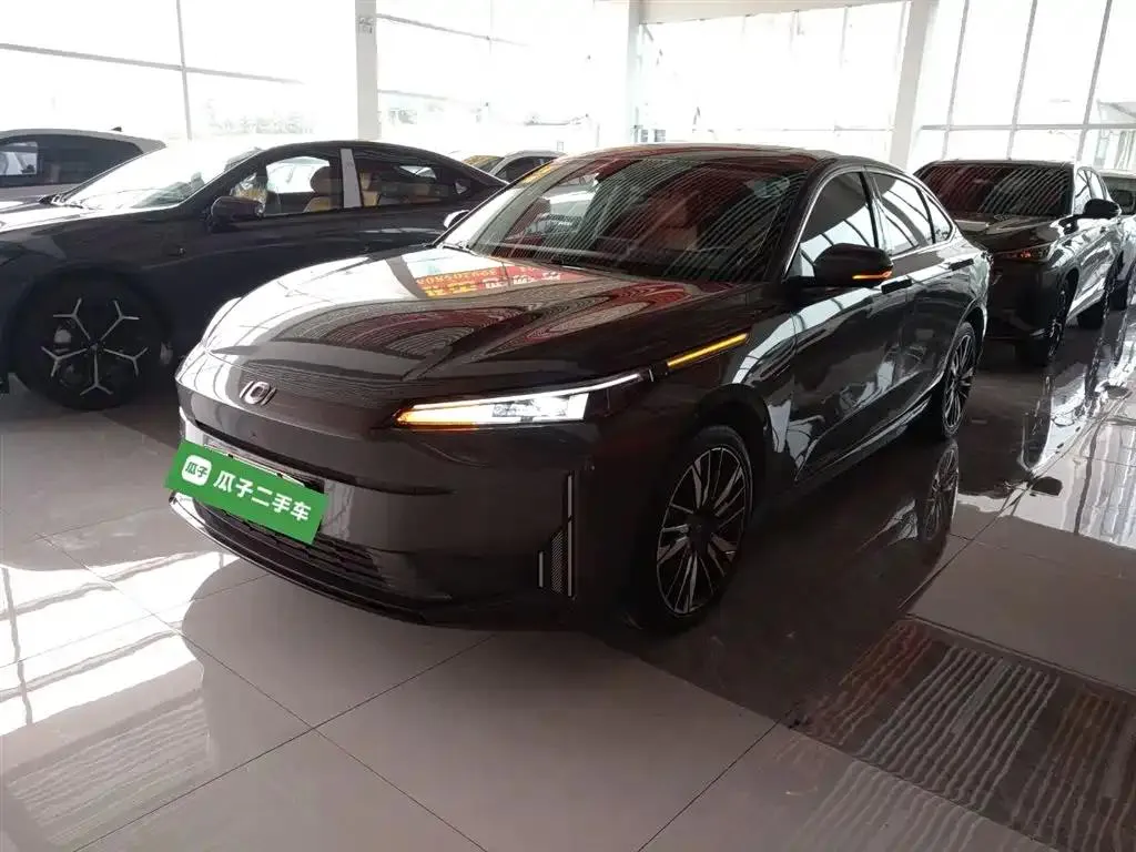 Changan Changan Nevo A05 — Silver / Gray