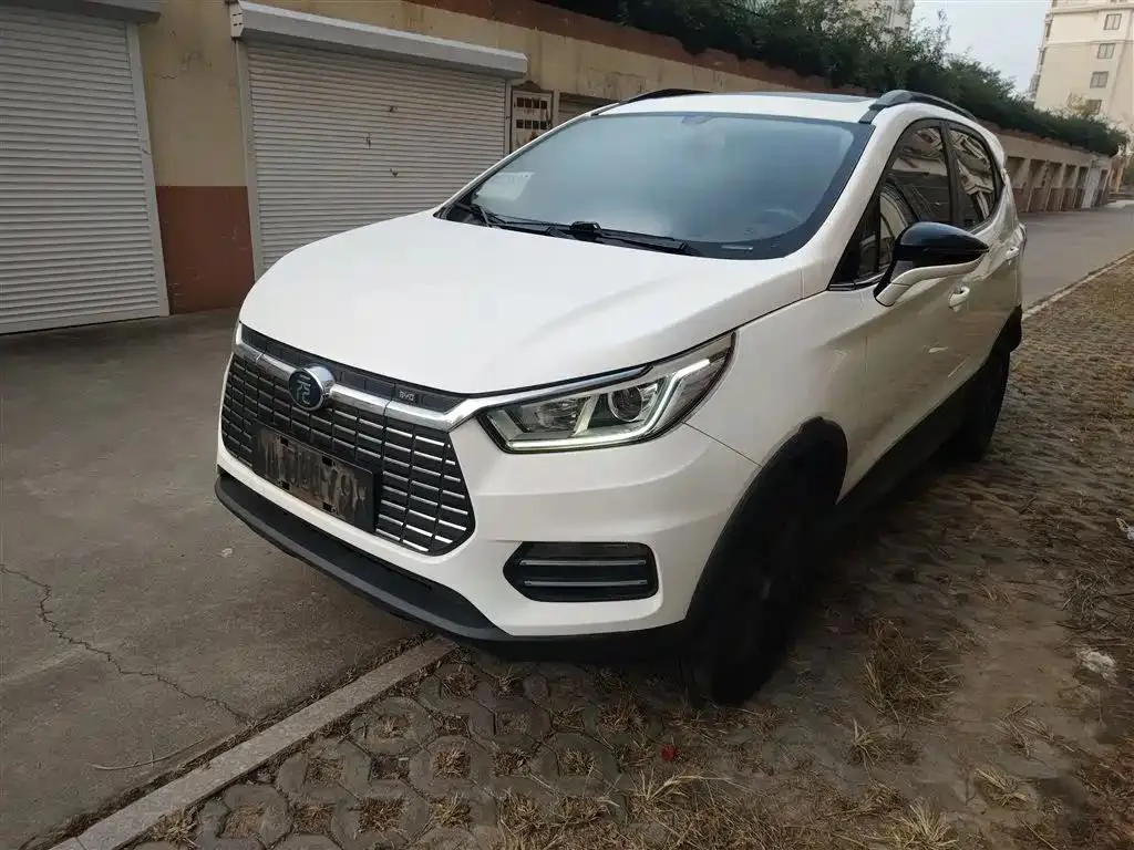 BYD BYD Yuan EV — أبيض