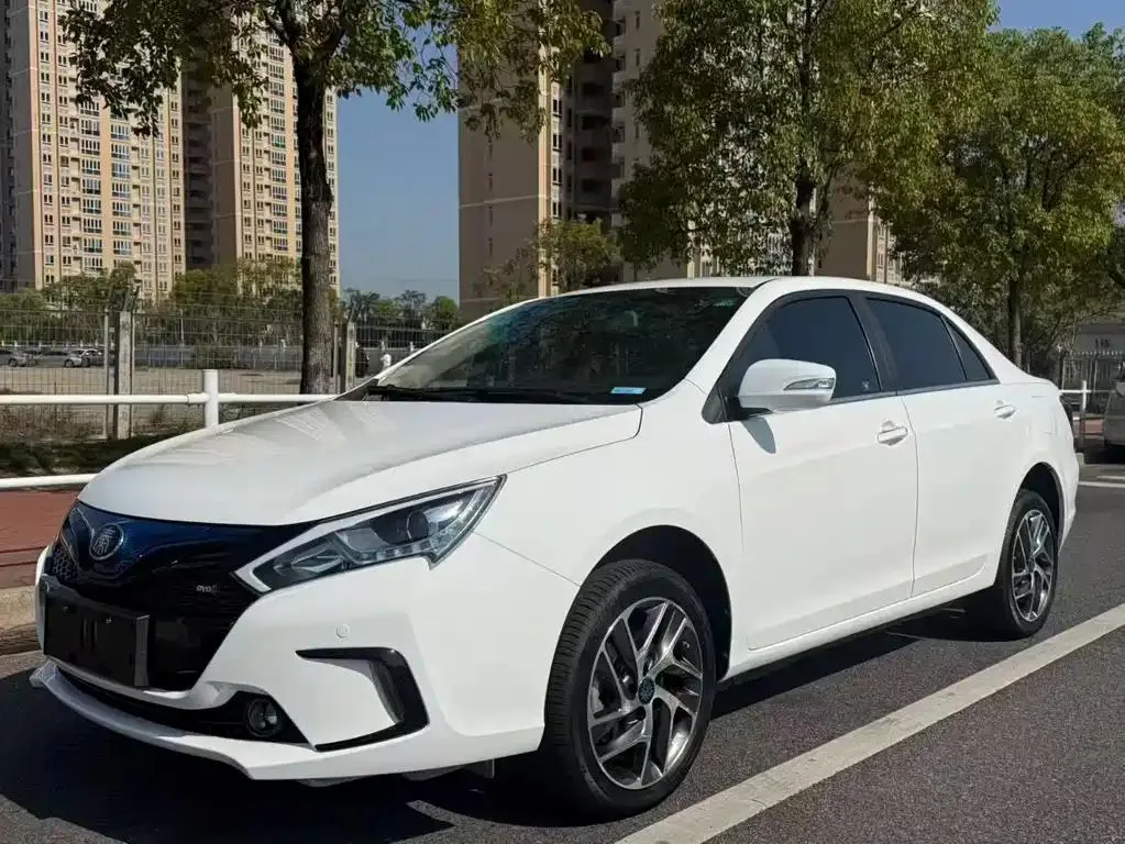 BYD BYD Qin EV — White