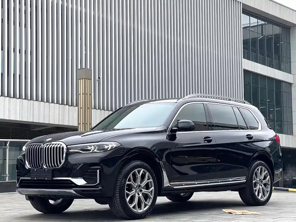 BMW BMW X7 — Black