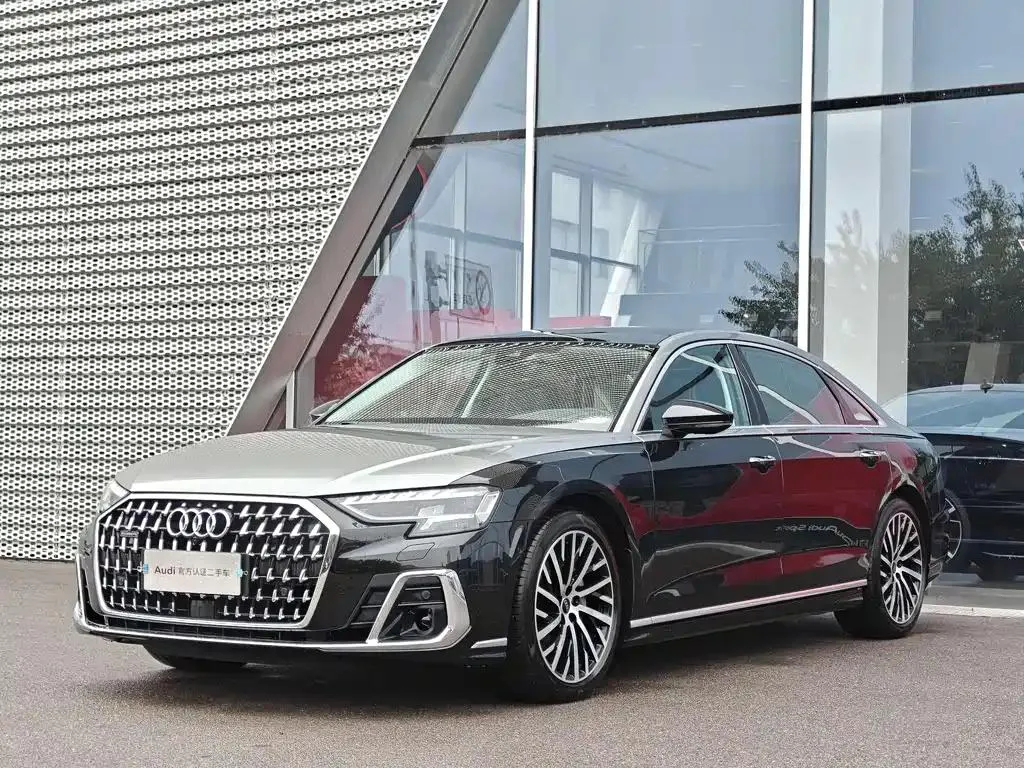 Audi Audi A8 — Чёрный