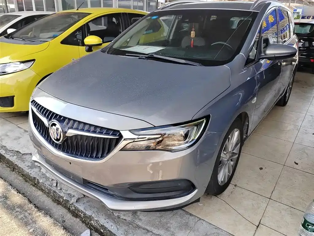 Buick Buick GL6 — Silver / Gray