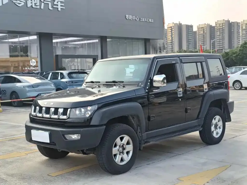 BAIC ing Off-road Beijing BJ40 2016 40L 2.0T Manual 2WD Luxury Edition — photo 1