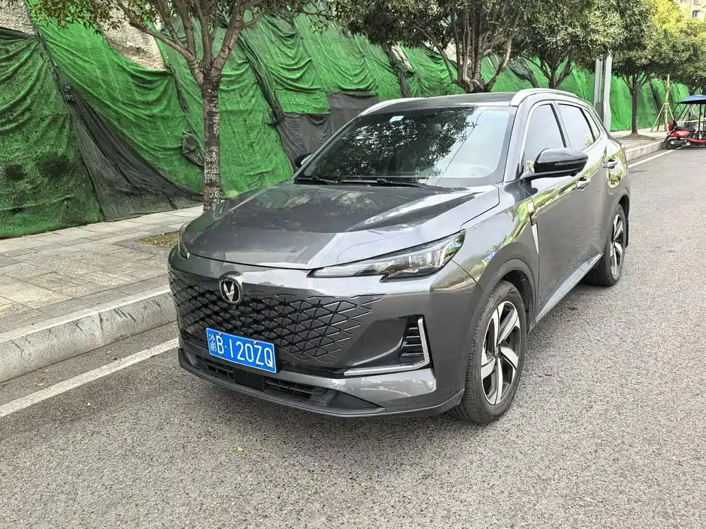 Changan Changan CS55 PLUS — فضي / رمادي