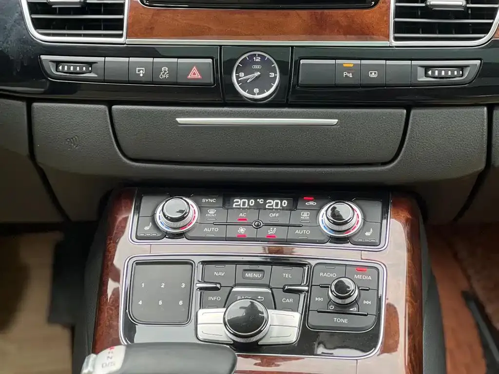 Audi A8 A8 2011 A8L 3.0 TFSI quattro luxury model (213kW) — Voir la photo 6