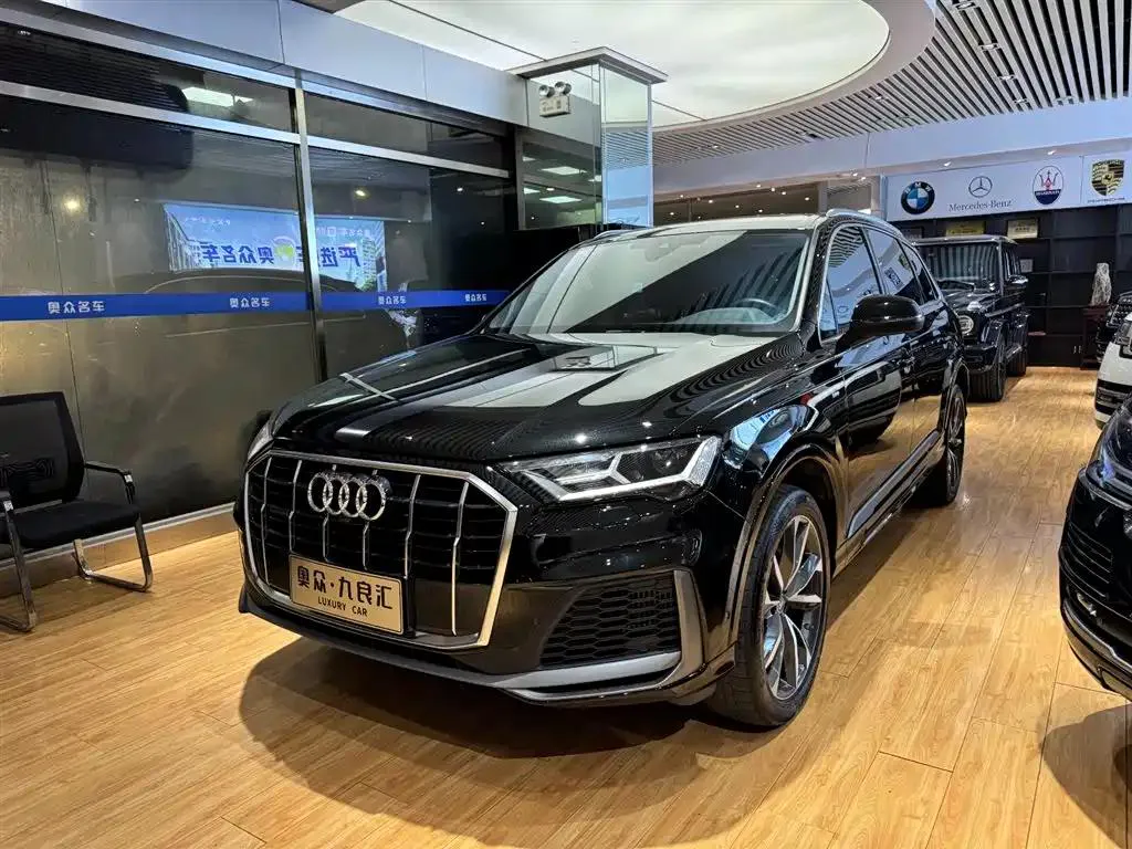 Audi Audi Q7 — Black