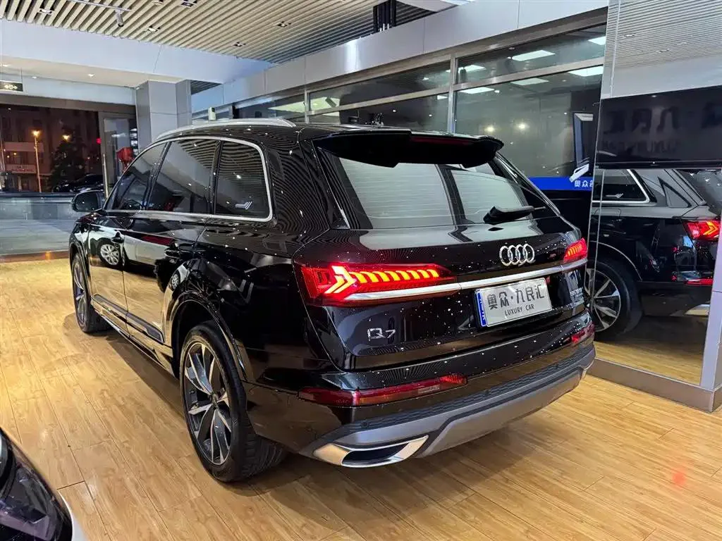 Audi Q7 Q7 2023 55 TFSI quattro S line sports model — Ver foto 4