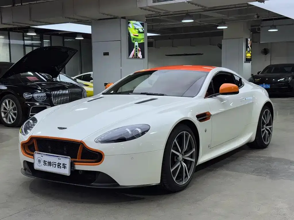 Aston Aston Martin V8 — Blanc