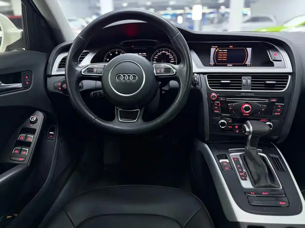 Audi A4L A4L 2015 45 TFSI quattro Personality Sports Edition — Ver foto 4