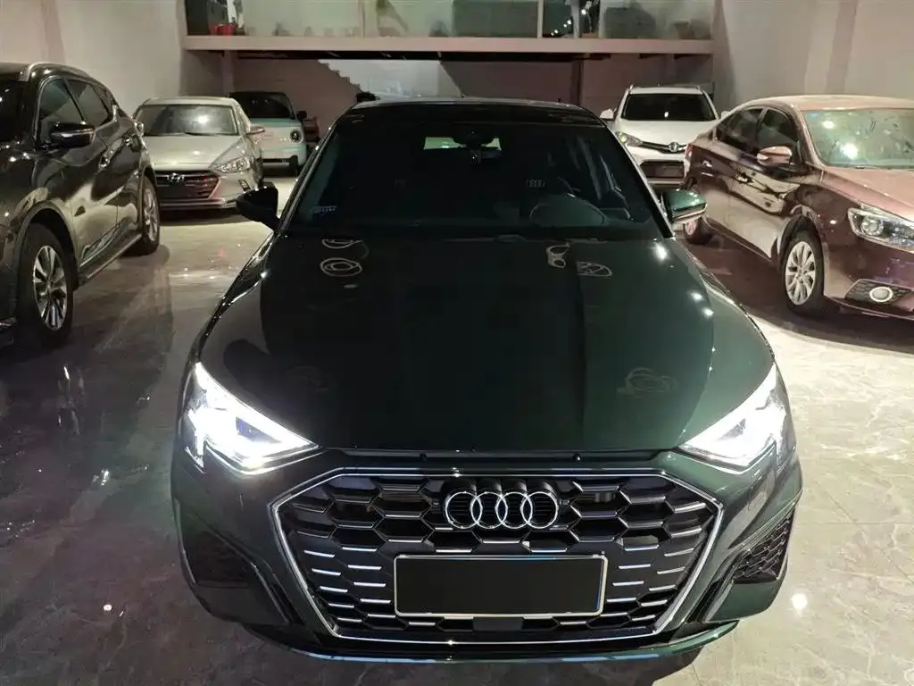 Audi A3 A3 2024 Sportback 35 TFSI Stylish Sports Model — Voir la photo 3