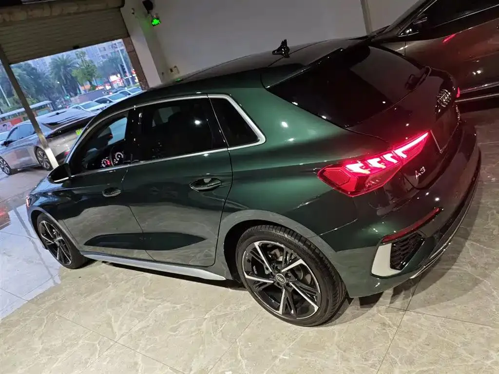 Audi A3 A3 2024 Sportback 35 TFSI Stylish Sports Model — Voir la photo 5