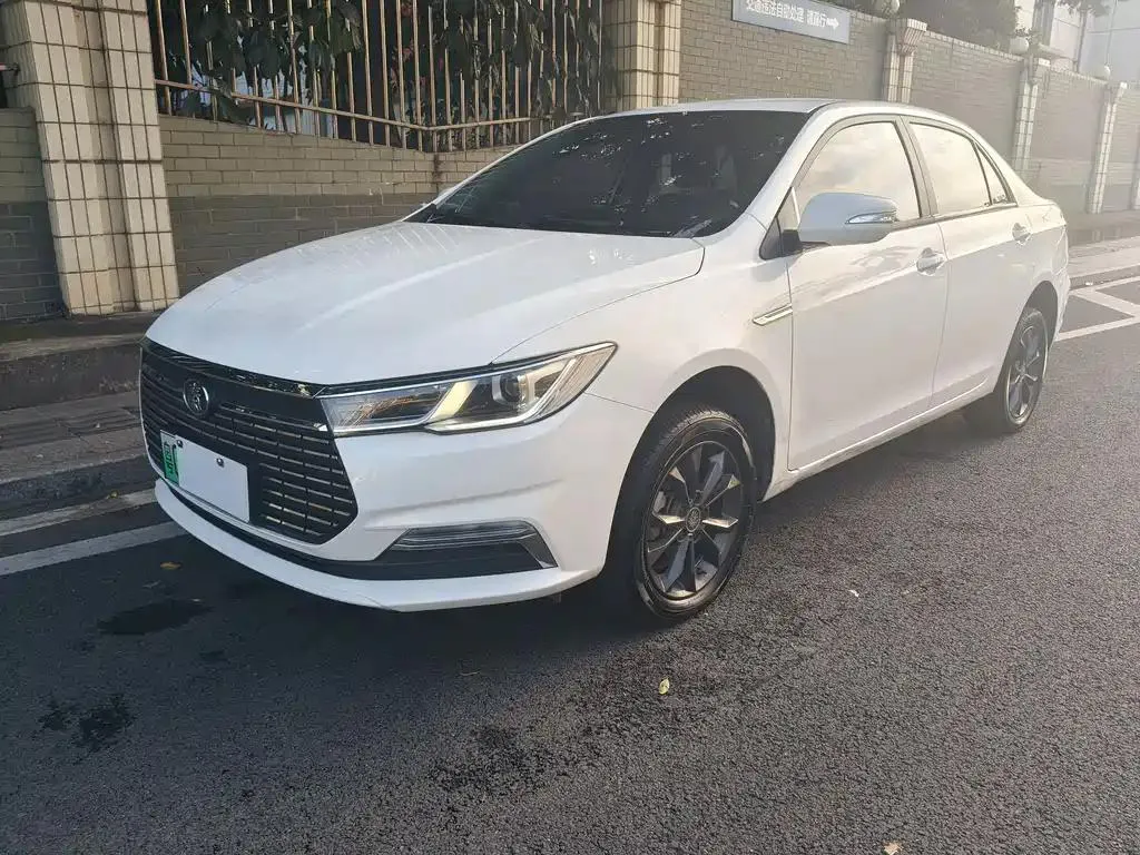 BYD BYD Qin EV — White