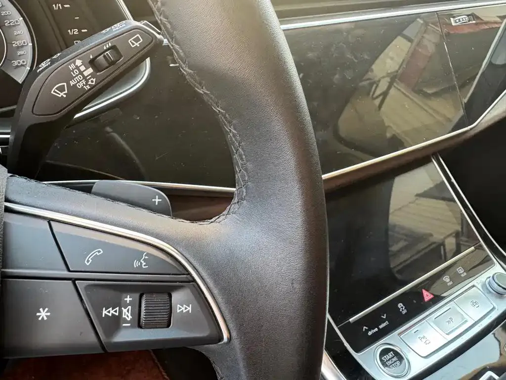 Audi Q7 Q7 2023 45 TFSI quattro S line sports model — View photo 6