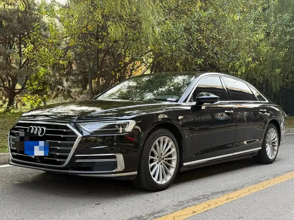 Audi Audi A8 — Чёрный