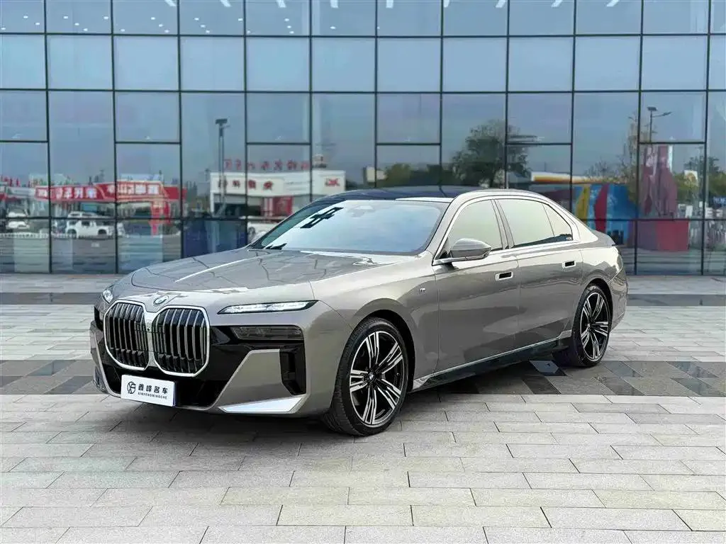 BMW BMW 7 Series — Prateado / Cinza