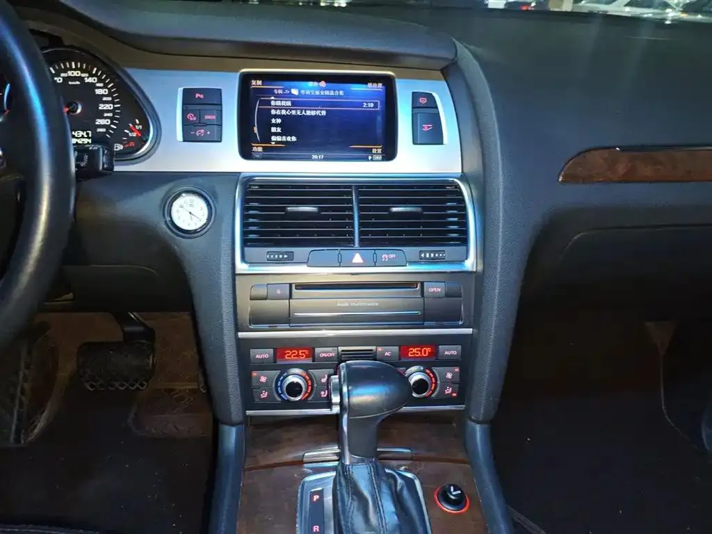 Audi Q7 Q7 2012 3.0 TFSI Technology Edition (200kW) — Voir la photo 5