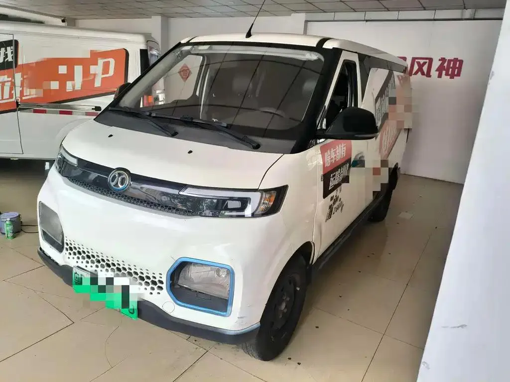 BAIC BAIC BJEV BAIC — Blanc
