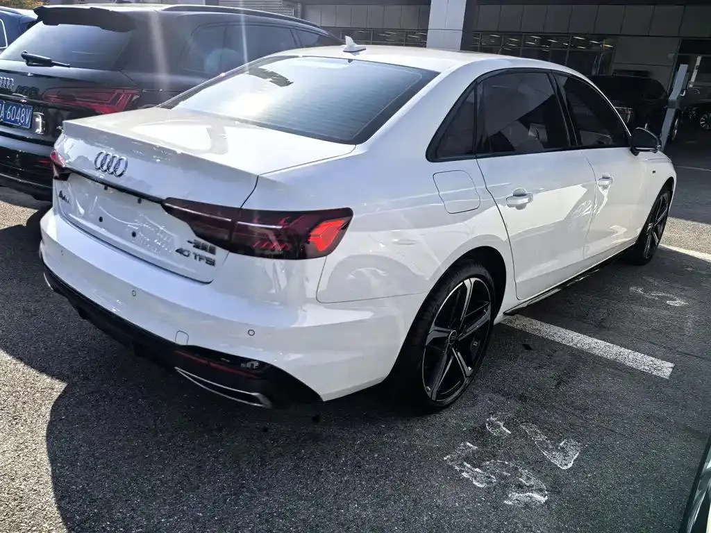 Audi A4L A4L 2023 40 TFSI Luxury Dynamic Edition — Voir la photo 4