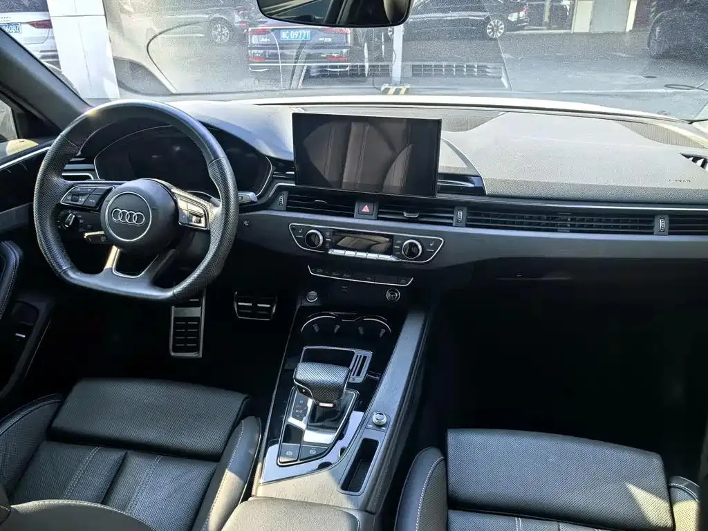 Audi A4L A4L 2023 40 TFSI Luxury Dynamic Edition — Voir la photo 5