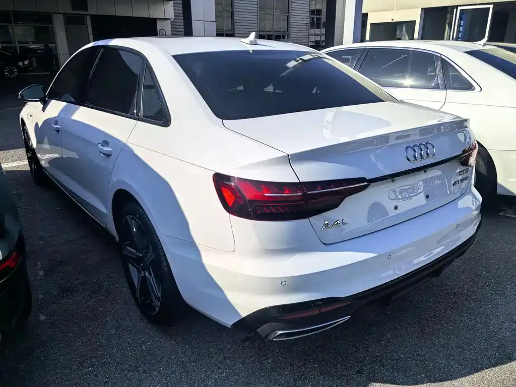 Audi A4L A4L 2023 40 TFSI Luxury Dynamic Edition — Voir la photo 6