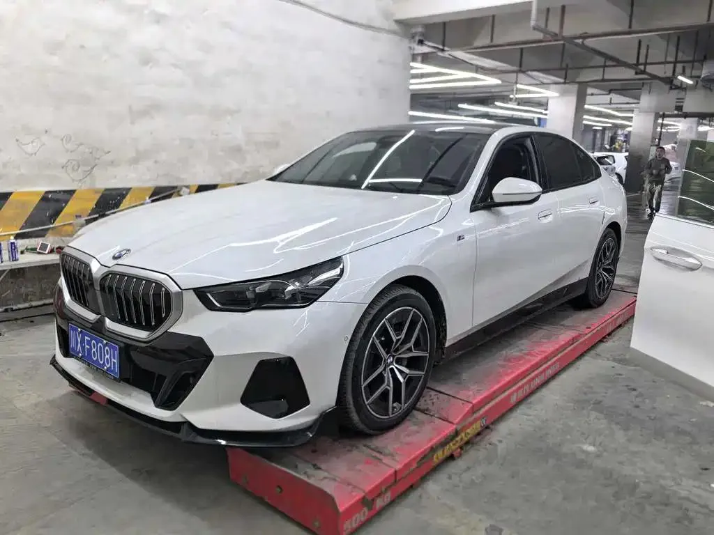 BMW BMW 5 Series — Blanc