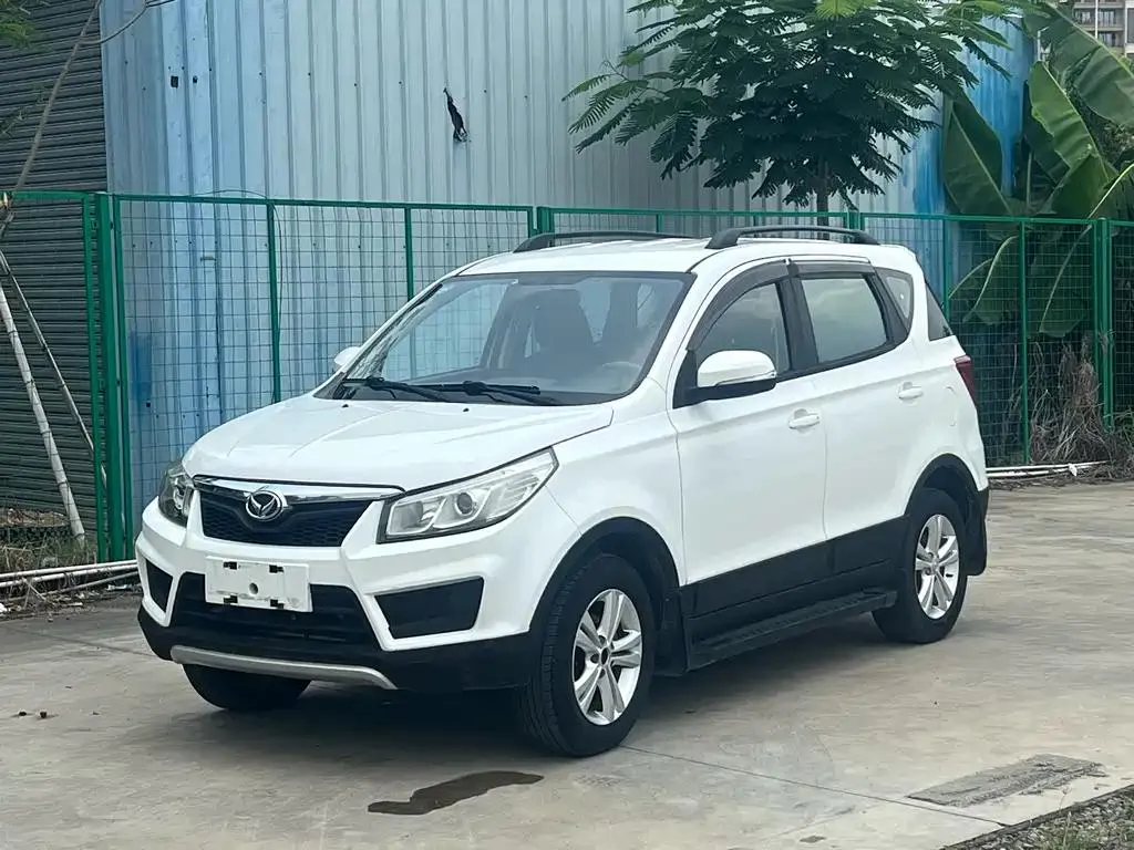 BAIC BAIC Huansu S2 — أبيض