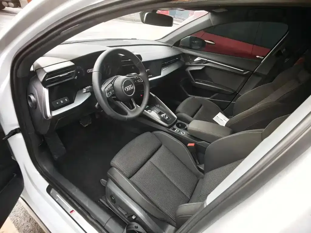 Audi A3 A3 2023 Sportback 35 TFSI Progressive Elegance — Voir la photo 5