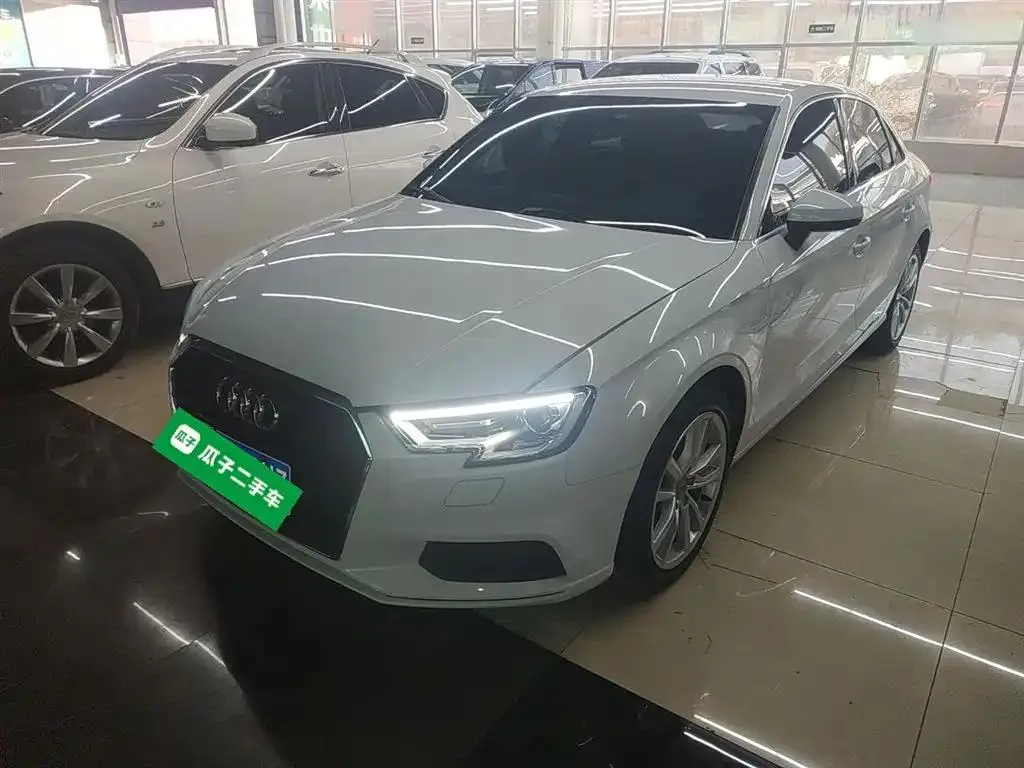 Audi A3 A3 2018 30th Anniversary Limousine 35 TFSI Progressive — photo 1