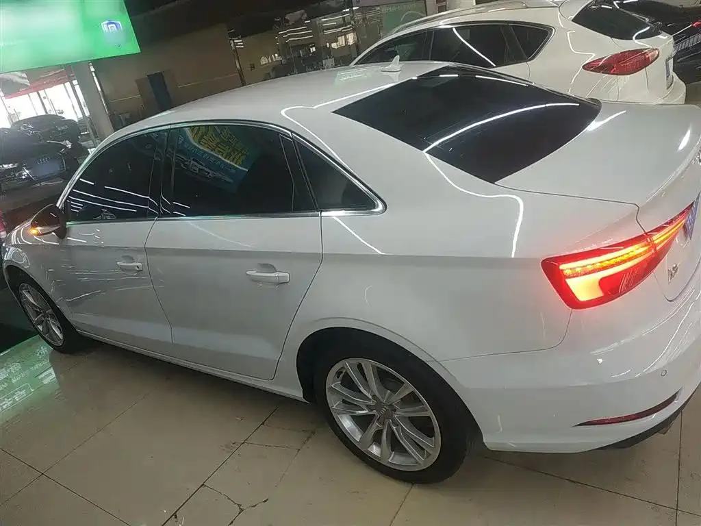 Audi A3 A3 2018 30th Anniversary Limousine 35 TFSI Progressive — Ver foto 5