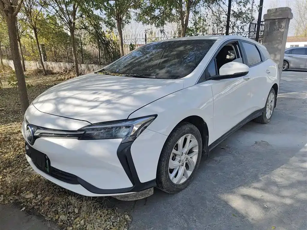 Buick Buick Velite 6 — أبيض