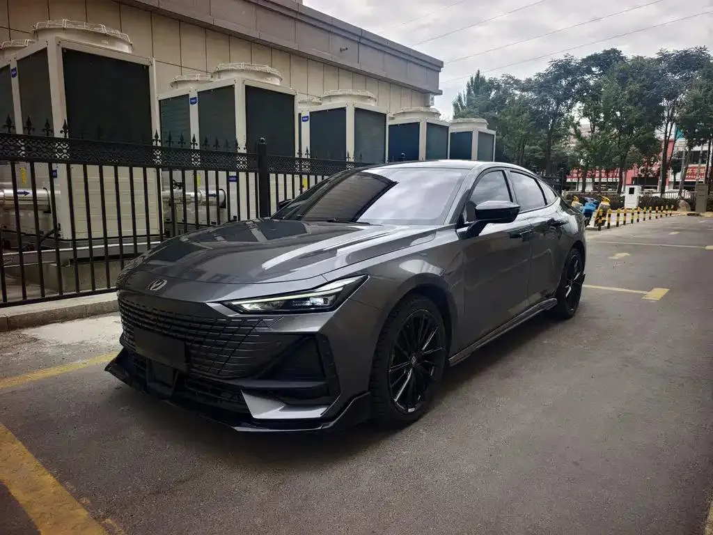 Changan UNI-V UNI-V 2023 1.5T Premium Edition — photo 1