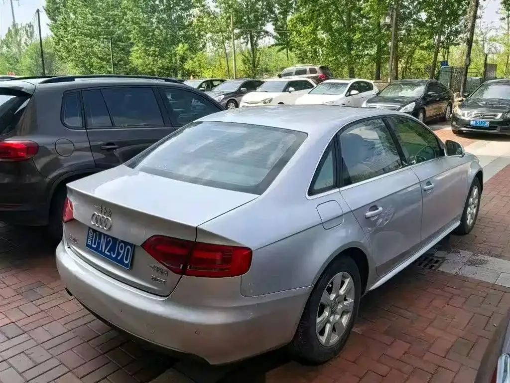 Audi A4L A4L 2010 2.0 TFSI Comfort Edition — Voir la photo 4