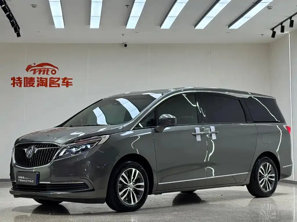 Buick Buick GL8 — فضي / رمادي