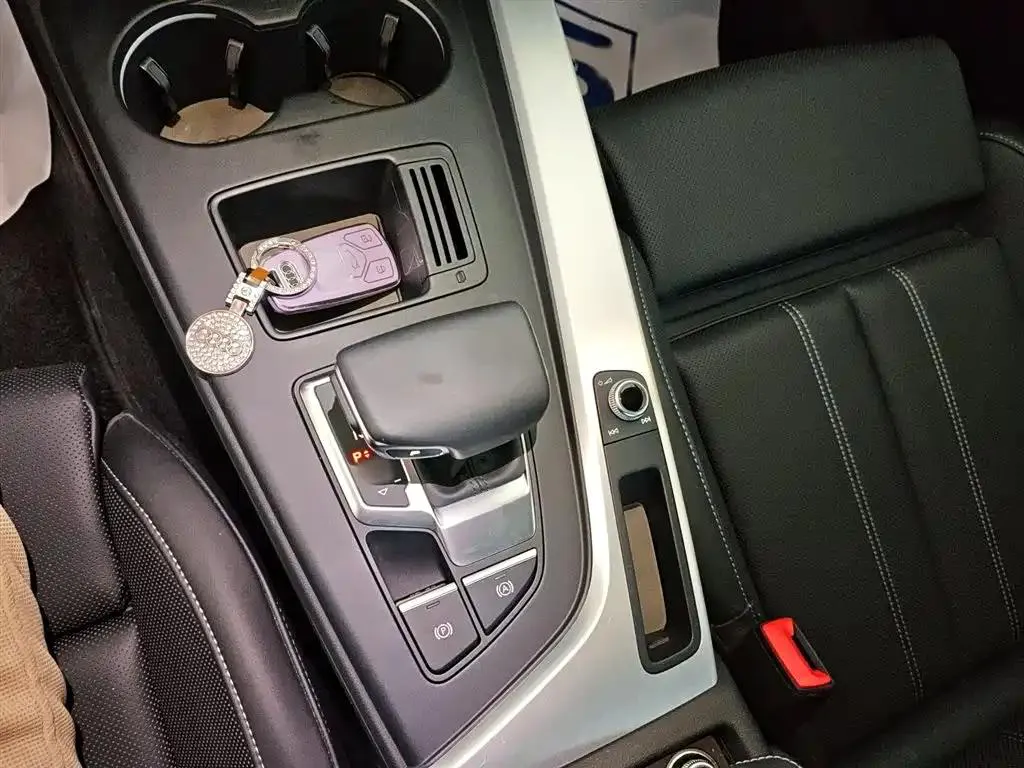Audi A4L A4L 2024 40 TFSI Fashion Dynamic Edition — عرض الصورة 6