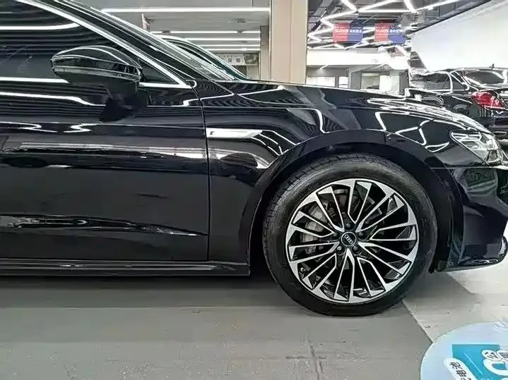 Audi A7L A7L 2024 45TFSI quattro S-line Vision Black Package — Ver foto 4