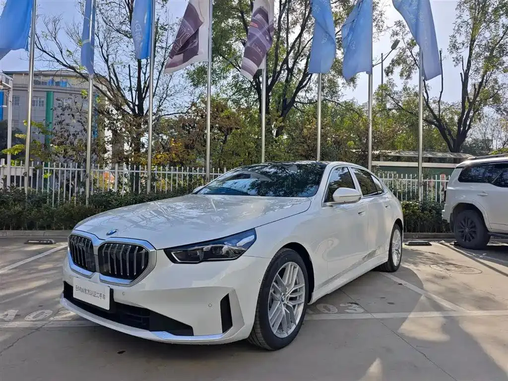BMW BMW 5 Series — White