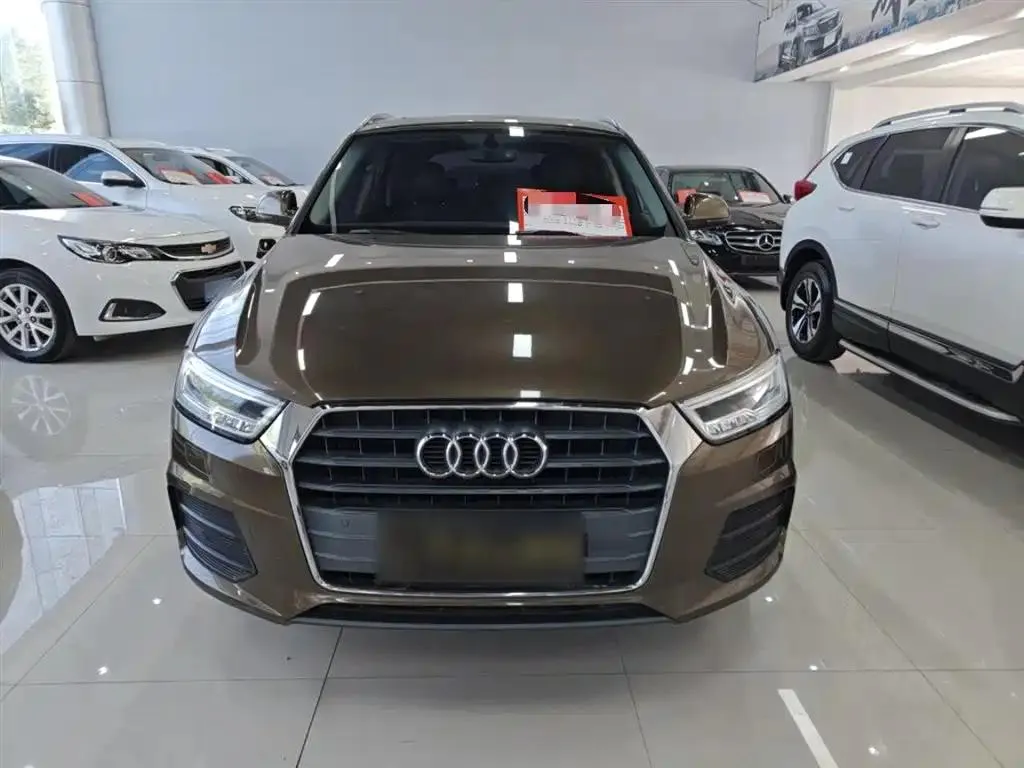 Audi Q3 Q3 2018 30th Anniversary Model 35 TFSI Fashion Model — Ver foto 3