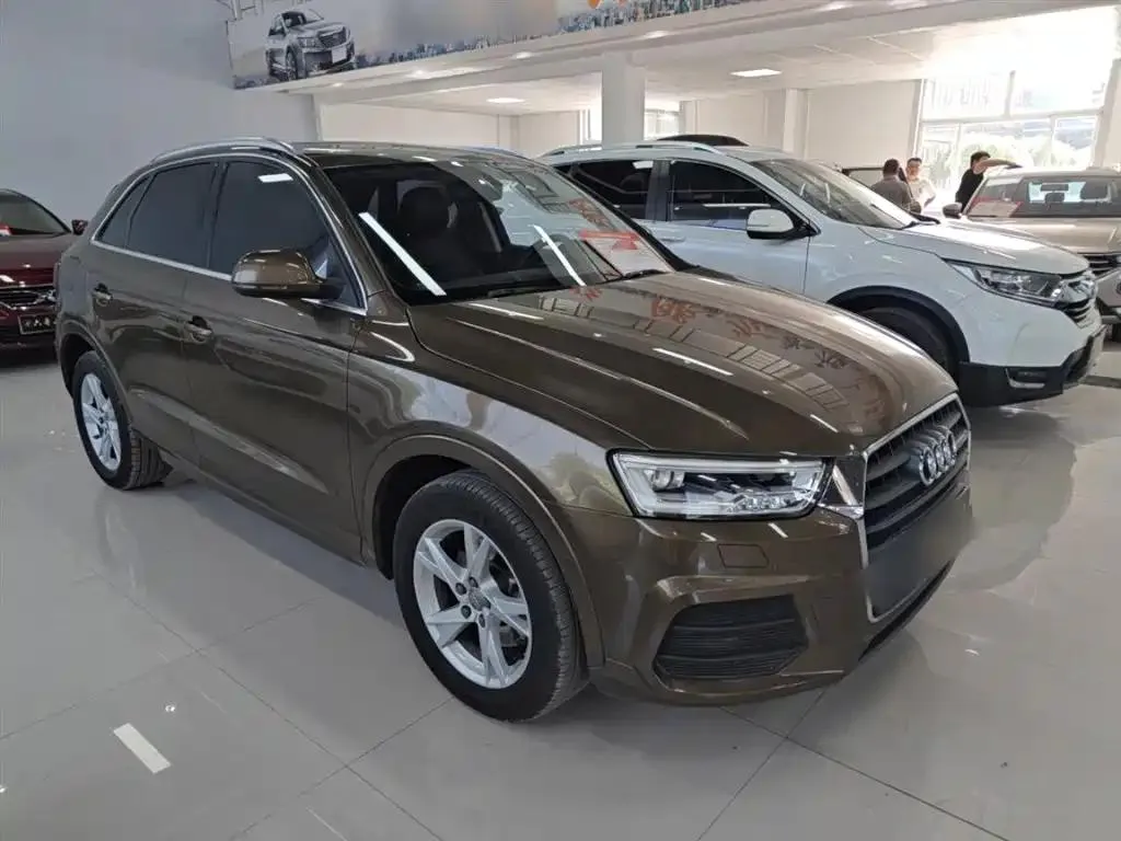 Audi Q3 Q3 2018 30th Anniversary Model 35 TFSI Fashion Model — Ver foto 4