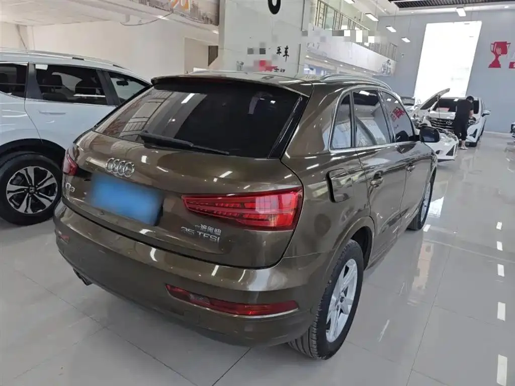 Audi Q3 Q3 2018 30th Anniversary Model 35 TFSI Fashion Model — Ver foto 5