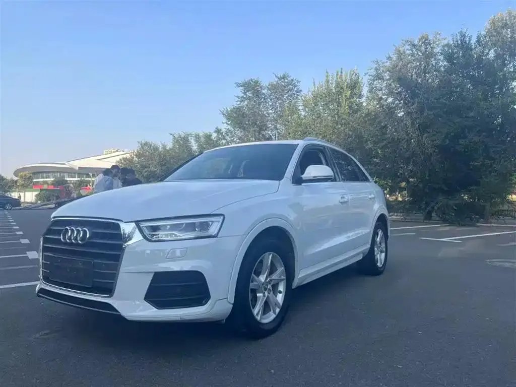 Audi Q3 Q3 2018 30th Anniversary Model 30 TFSI Fashion Model — Ver foto 2