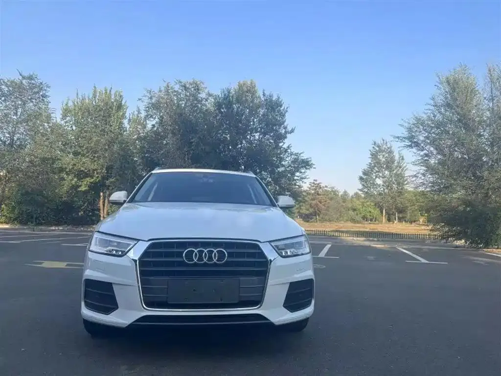 Audi Q3 Q3 2018 30th Anniversary Model 30 TFSI Fashion Model — Ver foto 3